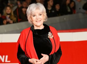 gli-80-anni-di-caterina-caselli-tra-musica-coraggio-e-talent-scouting