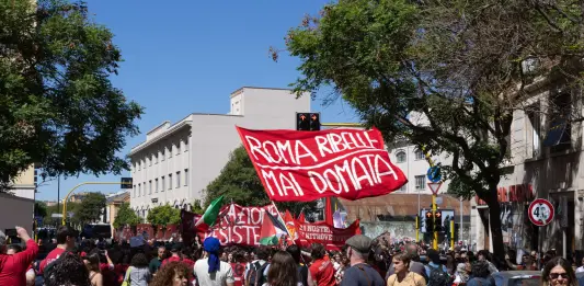Colpi di pistola ad aria compressa al corteo del 25 aprile a Roma, due feriti