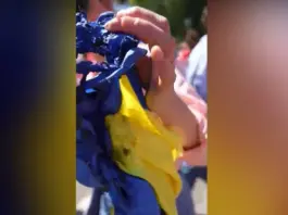 Tensioni al corteo del 25 aprile a Roma, delegazione +Europa con bandiere Ucraina denuncia aggressione