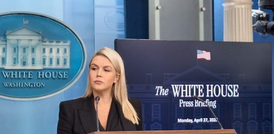 Leavitt “Clima d’odio alimenta violenza, subito fondi alla sicurezza interna”