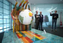 Inaugurata la scultura donata dalla Fondazione Exodus, Fontana: “Incarna il signifcato del volontariato”