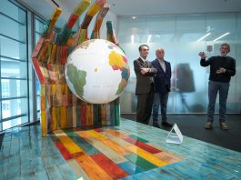 Inaugurata la scultura donata dalla Fondazione Exodus, Fontana: “Incarna il signifcato del volontariato”