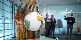 Inaugurata la scultura donata dalla Fondazione Exodus, Fontana: “Incarna il signifcato del volontariato”