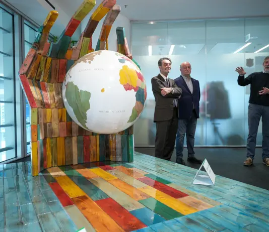 Inaugurata la scultura donata dalla Fondazione Exodus, Fontana: “Incarna il signifcato del volontariato”