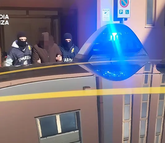 Vendevano droga sui social e spedivano in tutta Italia con base tra Caltanissetta e Napoli, due arresti