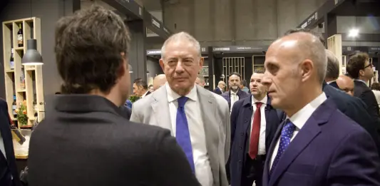 Urso “Padiglione della Regione Siciliana al Vinitaly è sintesi di qualità, lavoro e visione”