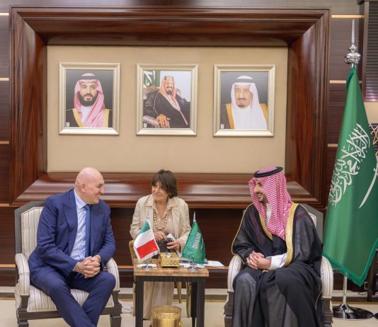 Crosetto incontra ministro della difesa dell’Arabia Saudita: “Sicurezza e stabilità di Hormuz al centro del dialogo”