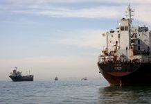 Pasdaran annunciano la presenza di mine nello Stretto di Hormuz, fornite rotte alternative. Trump “Forze Usa in Iran finché l’accordo non sarà pienamente rispettato”