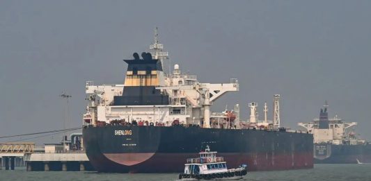 بدء حظر الملاحة من وإلى الموانئ الإيرانية بقرار أمريكي