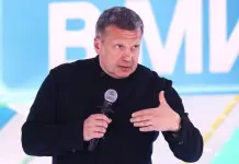 Il conduttore russo Solovyev insulta Meloni in tv “Vergogna della razza umana, idiota patentata”