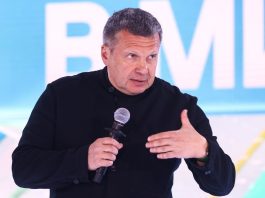 Il conduttore russo Solovyov insulta Meloni in tv: “Vergogna della razza umana”. La Premier “Propagandista regime non può impartire lezioni”