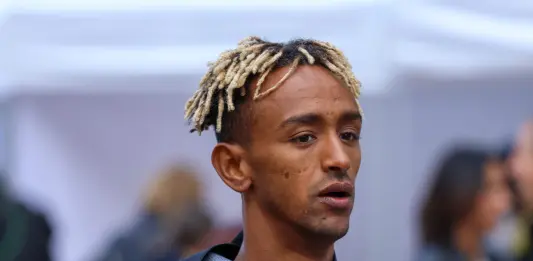 Impresa di Yeman Crippa, è il primo italiano a vincere la Maratona di Parigi