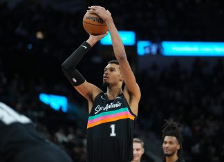 Wembanyama stende Minnesota nei playoff Nba, New York va sul 3-0 con Philadelphia