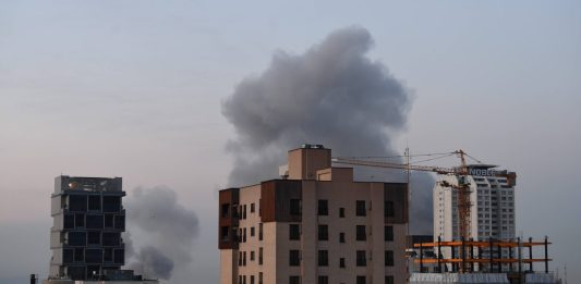 إسرائيل تشن غارات على إيران وتستهدف نجف آباد.. وترامب يدعو نتنياهو إلى عدم الرد على صواريخ طهران