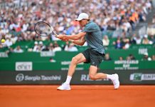 Sinner soffre, vince in tre set e vola ai quarti di Montecarlo. Berrettini sconfitto da Fonseca