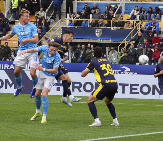 McTominay risponde a Strefezza, il Napoli si ferma a Parma: è 1-1 al Tardini