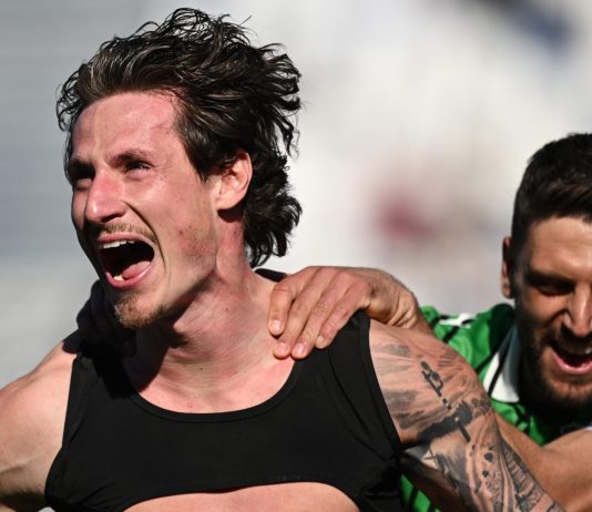 Il Sassuolo ribalta il Cagliari 2-1, i sardi sempre più invischiati nella lotta per non retrocedere