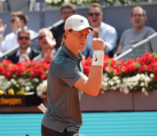 Sinner rimonta Bonzi e vince al terzo set al debutto a Madrid, avanti anche Musetti