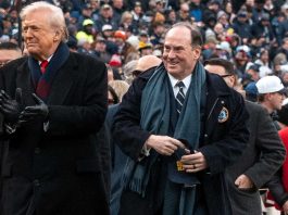 Usa, licenziato il segretario della Marina John Phelan