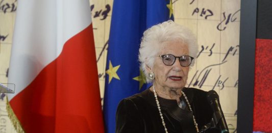 Liliana Segre al Memoriale della Shoah: “Mondo dell’odio sempre più vasto, ho 96 anni e mi scrivono ‘perché non muori?'”