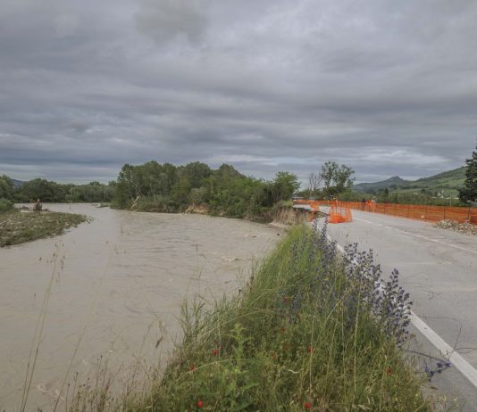 Maltempo al Centro-Sud, esonda il fiume Pescara. Evacuazioni in corso in Abruzzo e Marche