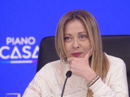 Via libera dal CdM al decreto sul Piano Casa, Meloni: “100 mila nuovi alloggi in 10 anni”. Prorogato il taglio delle accise / Video