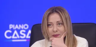 Via libera dal CdM al decreto sul Piano Casa, Meloni: “100 mila nuovi alloggi in 10 anni”. Prorogato il taglio delle accise / Video