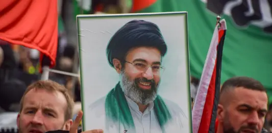 L’Iran chiede ai giovani di formare catene umane davanti alle centrali elettriche. Times “Mojtaba Khamenei ricoverato in gravi condizioni”