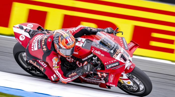 Superbike, tripletta per Bulega ad Assen. Barbier “Conferme da nuove posteriori morbide di gamma”