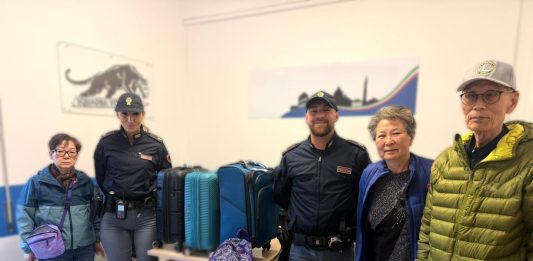 Turisti coreani derubati a Roma, due ladri denunciati e bottino recuperato dalla Polizia