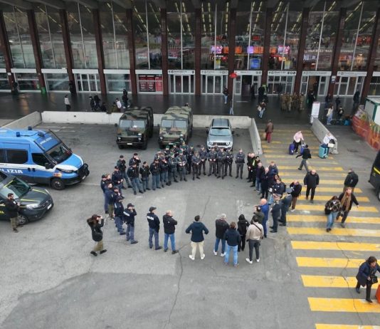 Operazione interforze a Roma nell’area della stazione Termini, oltre 11 mila euro di sanzioni e 160 kg di alimenti sequestrati