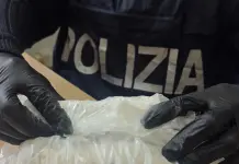 Caveau della droga nascosto in casa al Quarticciolo, un arresto a Roma