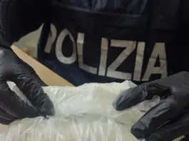Caveau della droga nascosto in casa al Quarticciolo, un arresto a Roma