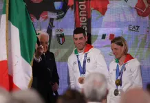 I portabandiera azzurri di Milano-Cortina riconsegnano il tricolore al Quirinale, Mattarella “Scritta pagina indimenticabile”