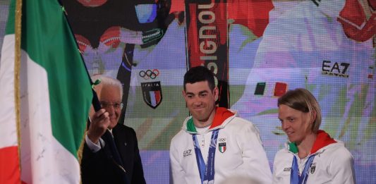 I portabandiera azzurri di Milano-Cortina riconsegnano il tricolore al Quirinale, Mattarella “Scritta pagina indimenticabile”