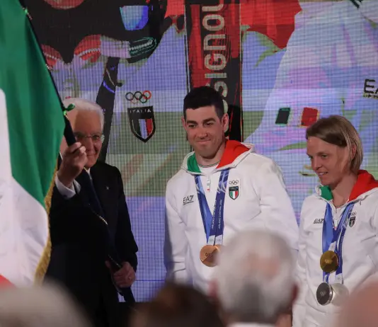 I portabandiera azzurri di Milano-Cortina riconsegnano il tricolore al Quirinale, Mattarella “Scritta pagina indimenticabile”