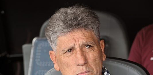 Vasco da Gama plays in Argentina, but his coach watches the match from home