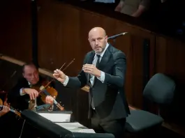 Il maestro Riccardo Frizza torna sul podio dell’Orchestra del Teatro Massimo di Palermo