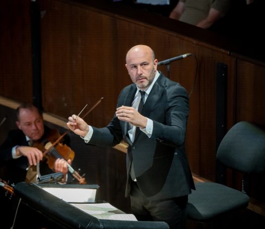 Il maestro Riccardo Frizza torna sul podio dell’Orchestra del Teatro Massimo di Palermo