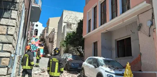 Crolla una palazzina nel centro storico ad Arzachena, nessun ferito