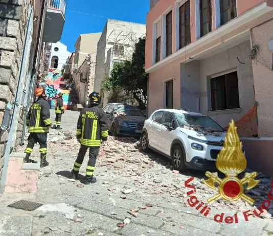 Crolla una palazzina nel centro storico ad Arzachena, nessun ferito