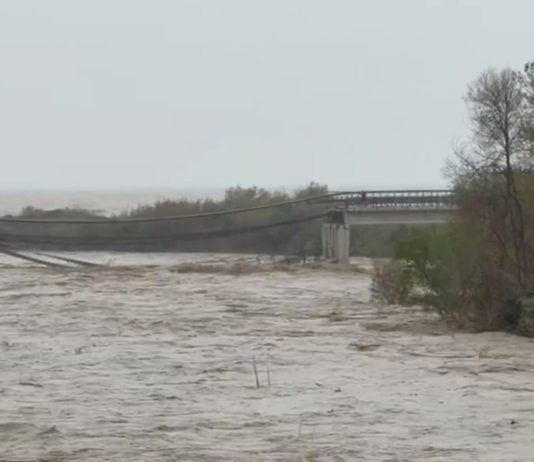 Maltempo al Centro-Sud, crolla il viadotto Trigno in Molise. Interrotta la SS 16 Adriatica / Video