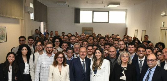 Regione Siciliana, firmati alla presenza di Schifani 116 contratti di lavoro a tempo indeterminato