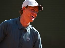 Esordio sul velluto per Jannik Sinner a Montecarlo, Humbert battuto in due set e ottavi raggiunti. Debutto ok anche per Alcaraz