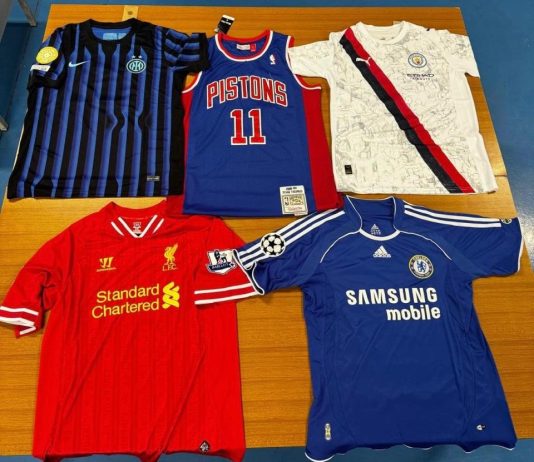 Operazione “Maglie larghe” a Torino, sequestrati prodotti sportivi contraffatti per 700 mila euro