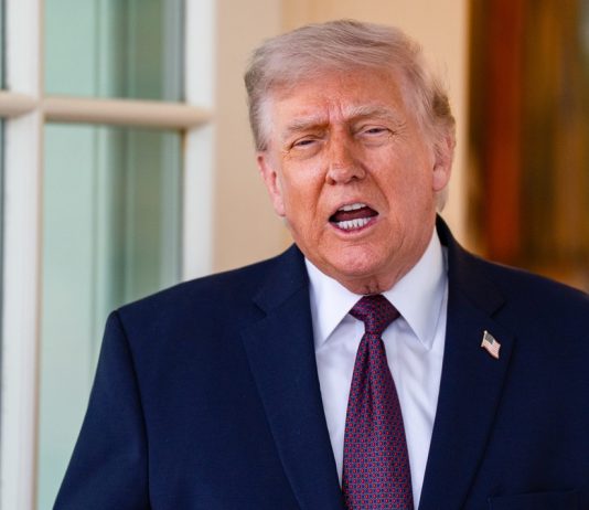 Trump “Guerra in Iran quasi finita”. Poi l’affondo sul Papa “Qualcuno può dirgli che gli iraniani hanno ucciso 42mila manifestanti innocenti?”