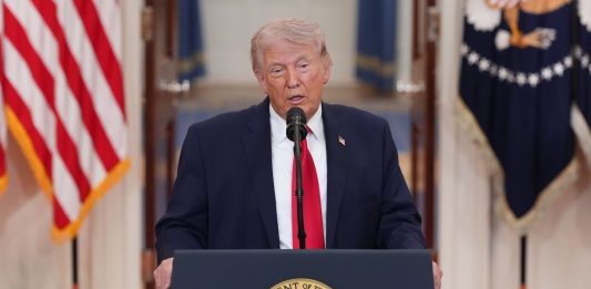 Trump “Iran decimato, vittorie travolgenti e obiettivi quasi raggiunti. Nelle prossime 2-3 settimane colpiremo duramente”