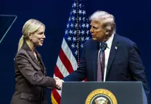 Trump licenzia la procuratrice generale e ministra della giustizia Pam Bondi