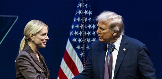 Trump licenzia la procuratrice generale e ministra della giustizia Pam Bondi