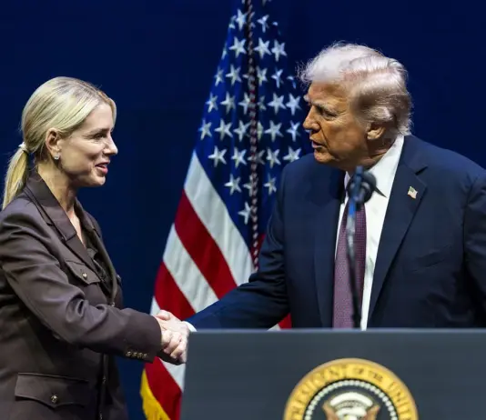 Trump licenzia la procuratrice generale e ministra della giustizia Pam Bondi